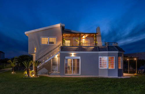 Coral Paradise Luxury Modern Family Villa with Jacuzzi, Pool View & Parking in Rhodes Island - Foto 1