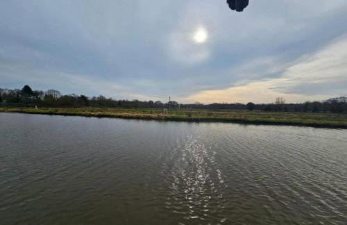 Bure River Lodge Houseboat - Photo 20