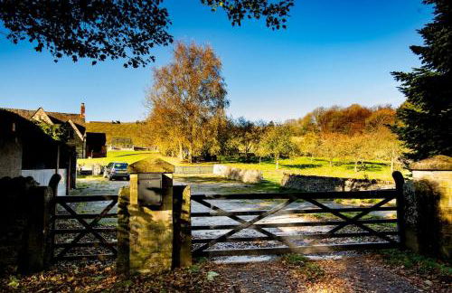 The Organic Cotswolds Cowshed - Photo 50