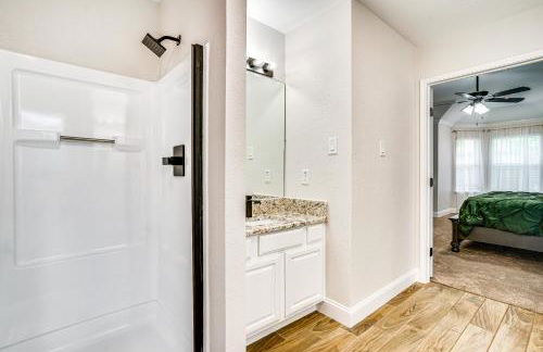 2 Mi to Old Town Spacious Burleson Vacation Home - Foto 16