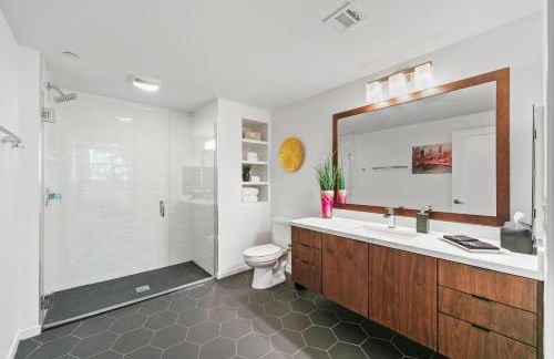 Fairfax District Chic City Oasis 2 BR Apt with Den 136 - Foto 15