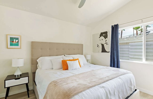 Experience Modern Luxury at Desert Hideaway - Foto 8