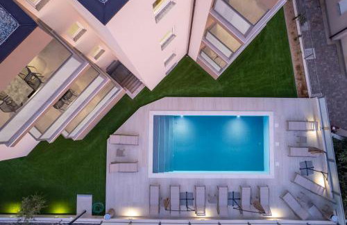 Poolside Hideout Apartments - Photo 96