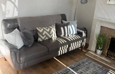 Cozee 2-bed in WV11 ideal for long work stays & relocation cls to New cross hospital M54&M6 - Foto 1