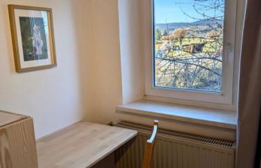 Das Waldhäuschen - bis 10 Personen, 4 Schlafzimmer, 2 Bäder, Tischkicker, kostenlose Parkplätze, WLAN, Smart-TVs - Foto 12