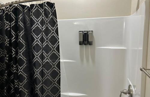 Quiet 2BR Retreat , Fenced yard , Modern Duplex - Foto 7