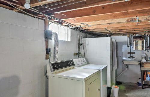 Lakefront Cottage with Fishing and Private Yard! - Foto 19