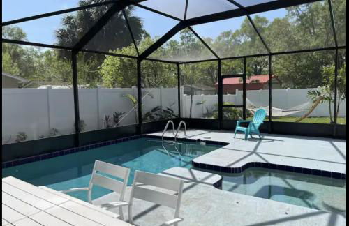 Central Perk Retreat | Heated Pool + Zoo 1 Block! - Foto 39