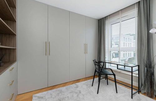 Elegant Apartment with Parking Space and Balcony by Noclegi Renters - Foto 10