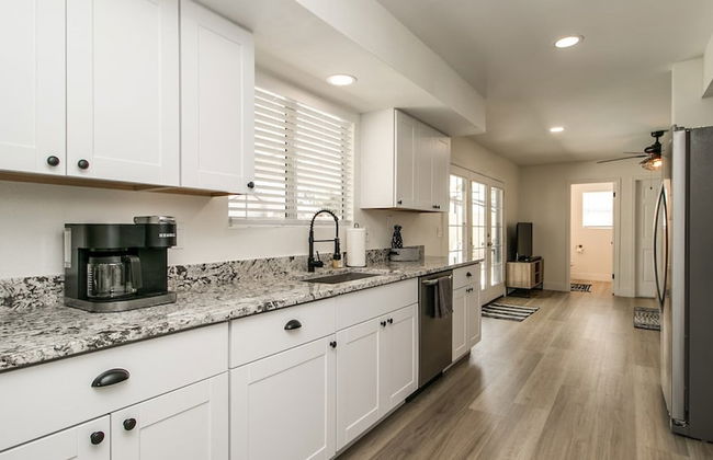 Upgraded 4-bdrm Beautiful Home W/pool! - Foto 20