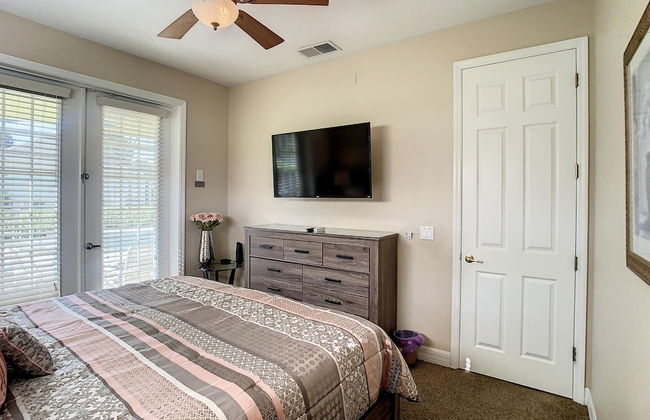 Fantastic 7 Bed 6 Bath in Prestigious Gated Comm - Foto 49