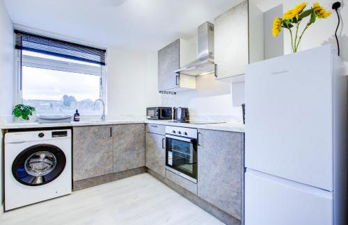 Modern 2 Bed in High Wycombe by ARP Homes, Ideal for Families or Business, Free Parking - Foto 33