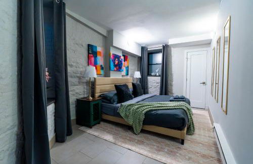 Elegant Central Park Suite - 4 Bedroom Self Check-In - Photo 12