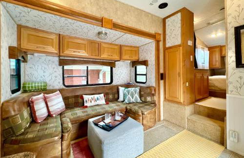 The Glamper Spacious 5th Wheel - Foto 2