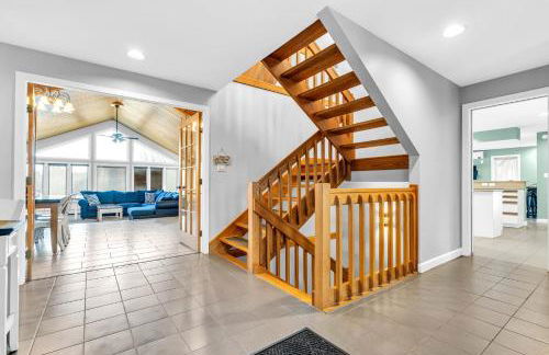 Maine Pondfront Home Sleeps 22 - Pool & Hot Tub - Photo 18