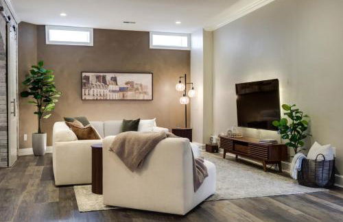 Walk to OTR! Hot Tub and Movie Room at Cincy Condo - Foto 6