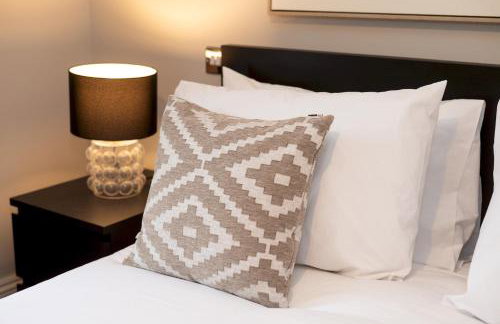 Stunning 1 BR Surbiton with views, near station - Pass the Keys - Foto 35