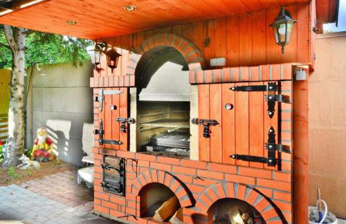 Cottage by Ostrowieckie Lake with Private Beach - Foto 11