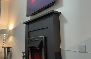 Modern 3 Bedroom high spec house in Sheffield - Photo 2