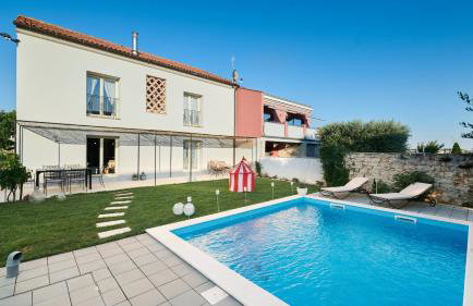 Villa Mediterranea with pool and grill in Umag - Photo 1