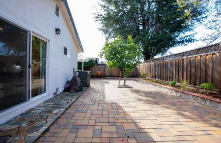 Grand Lux 4BR Prime Location & Serene Yard - Foto 11