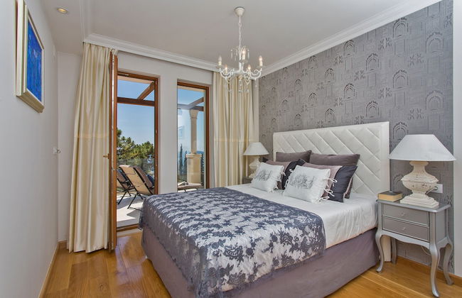 Luxury Villa Dolce Vita with Pool - Photo 7