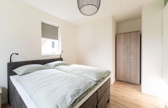 Luxurious Holiday Home With Parking - Photo 6