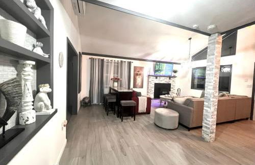 Amazing Poconos House . Sauna/Hot Tub/Private Pool - Foto 37