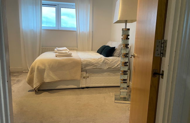 2 Bed Flat - Sleeps 4 - Parking - Wifi - Foto 2