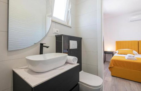 Cozy Home In Veliki Brocanac - Foto 45