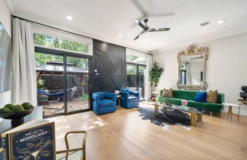 Black House - Downtown Elegance with HotTub and King Beds - Foto 19