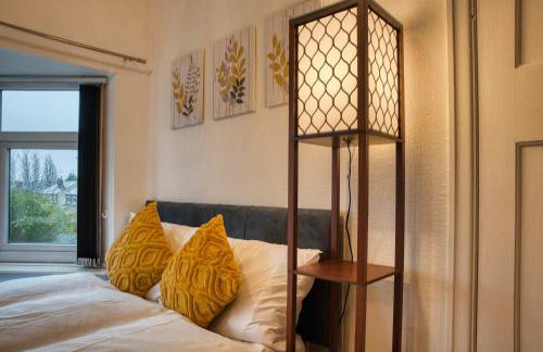 Modern 3BR Manchester Home Sleeps 7 Parking - Foto 59
