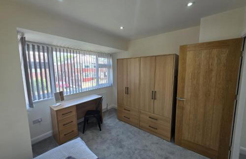 House - Sleeps 4 - Parking - Garden - City Centre - Foto 13