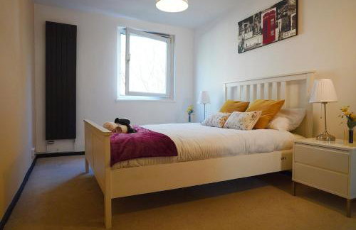Abbey Road 4 Bed Home - Garden, Parking, Sleeps 11 - Foto 14