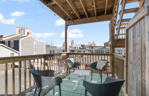 Jennifer's Chic Downtown City Views Private Deck - Foto 26