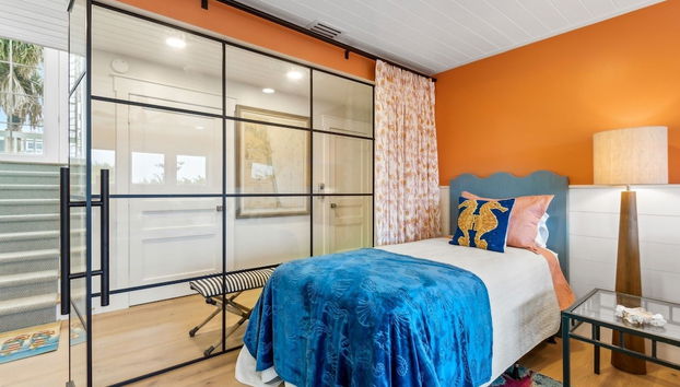 Multi-level Seaside Residence by RedAwning - Foto 4, Habitación