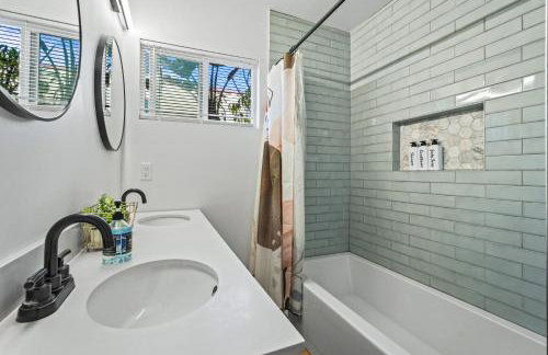 Belmont Shore Getaway with Hot Tub and Firepit - Foto 10