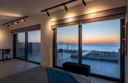 Sun and Sea Apartment - Beachfront, 2 Bedrooms with Sea View & Garden - Photo 37