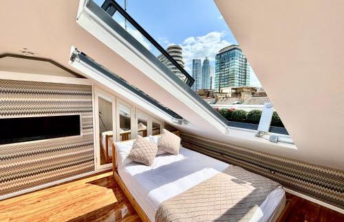 Elegant and Modern 3-Bedroom Victorian House in Westminster, London - Photo 11