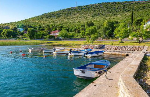 3 Bedroom Stunning Home In Modric - Photo 12