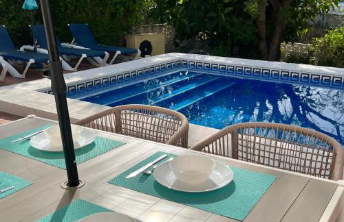 Villa with Free Heated Pool - Pass the Keys - Photo 26