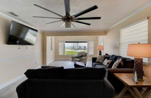 3 bedroom 2 bath home walking distance to beach - Foto 9