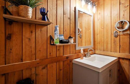 Cozy Bear-Themed Mountain Cabin, Relaxing Hot Tub - Foto 38