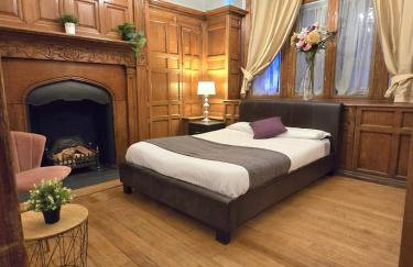 Traditional Victorian West End Apartment - Photo 6