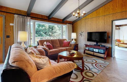 Viewcrest Retro Country Home - Photo 12