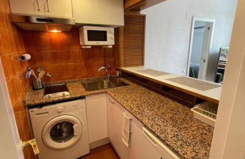 Encanto y Comodidad Cerca del Estadio Bernabéu - Foto 6