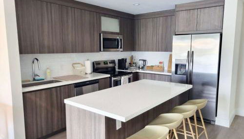 NEW Modern Condo FREE Parking & High Speed Wifi - Foto 2