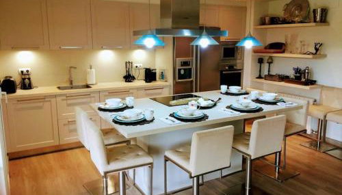 2 Story, 5 Bedroom, 3 Bath Flat, Steps from the Beach & Cliff Walk - Foto 4, stove, dishwasher, pet friendly, toaster, minibar