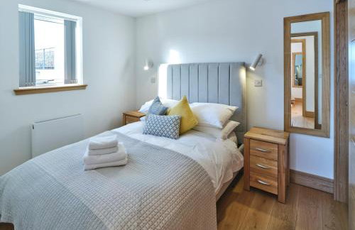 White Watch - Photo 8