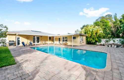 Luxury Pool Retreat Sleep 17 Near Beach - Foto 1